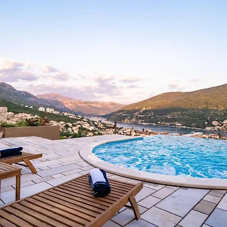 Arcadia - With Hot Tub Ragusa