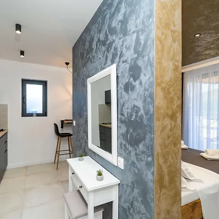 Arcadia - With Hot Tub