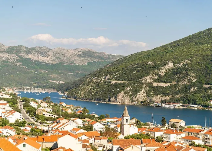 Arcadia - With Hot Tub Apartament *