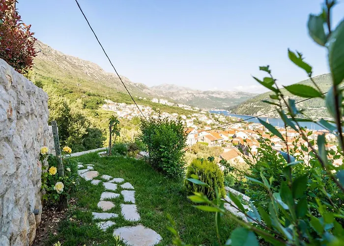 Arcadia - With Hot Tub Apartament