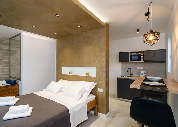 Arcadia - With Hot Tub *