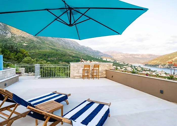 Arcadia - With Hot Tub