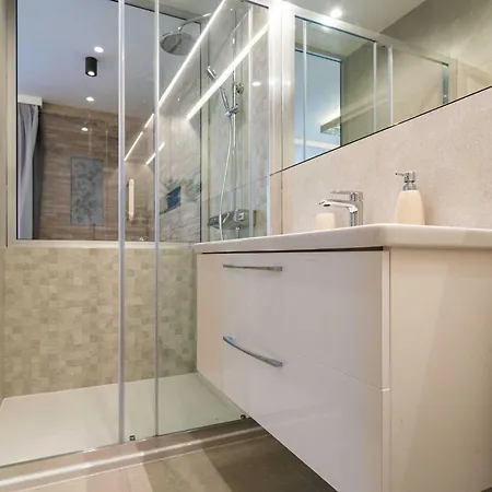 Arcadia - With Hot Tub *